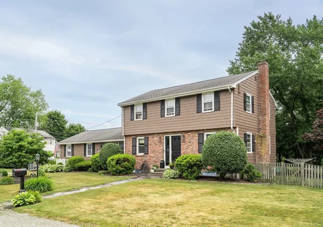 3rd image of 4 Roch Cir, Brockton, MA 02301 | MLS# 73545663