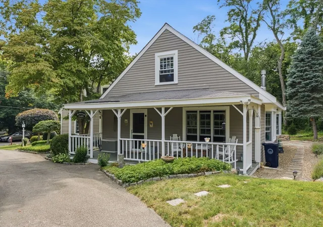 Photo 3 of Single family home for sale at 174 Cross St, Norwell, MA 02061 | MLS# 73565581 | Listing updated on 2026-09-16