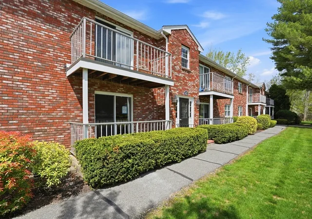 Homes for sale in Abington, MA | 10 Kingswood Dr #13, Abington, MA 02351 | MLS# 73526900