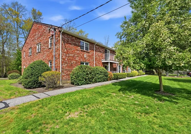 Homes for sale in Abington, MA | 10 Kingswood Dr #13, Abington, MA 02351 | MLS# 73526900