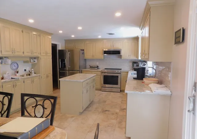 4th image of 621 Marshall St, Holliston, MA 01746 | MLS# 73558504