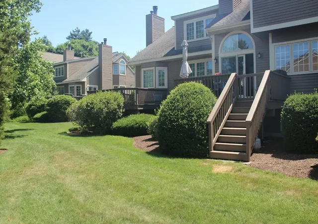 2nd image of 3 Doyle Ln, Hopkinton, MA 01748