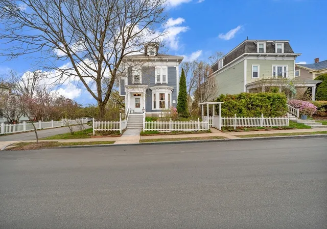 3rd image of 47 Highland Ave, Haverhill, MA 01830 | MLS# 73509166