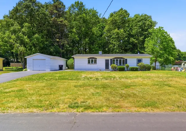 Homes for sale in Holyoke, MA | 37 Sun Valley Rd, Holyoke, MA 01040 | MLS# 73538089