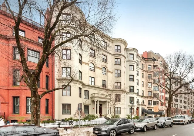 2nd image of 382 Commonwealth Ave, Boston, MA 02215