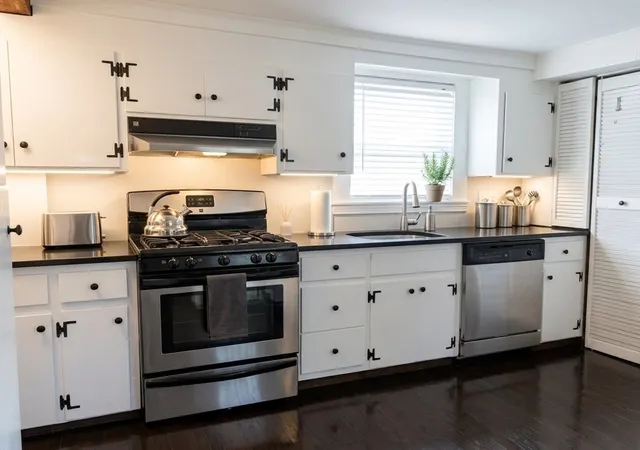 4th image of 19 Rowland St, Marblehead, MA 01945
