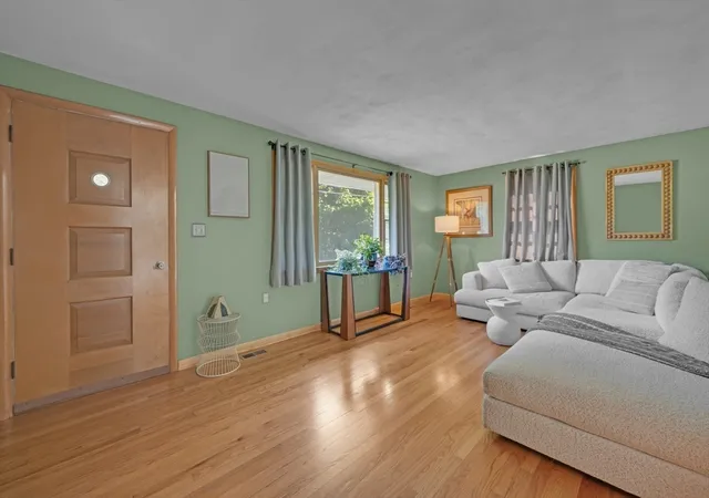 Photo 3 of Single family home for sale at 127 Springfield St, Palmer, MA 01069 | MLS# 73566743 | Listing updated on 2026-10-02