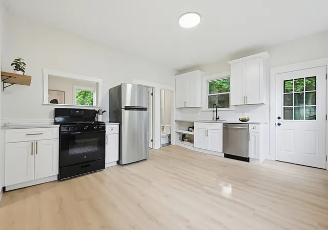3rd image of 6 Walker Ct, Southbridge, MA 01550 | MLS# 73529437