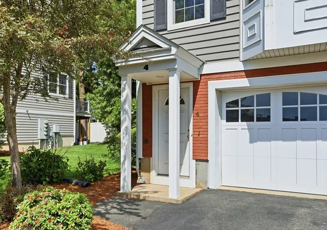 3rd image of 1975 Middlesex Street #4, Lowell, MA 01851 | MLS# 73534630