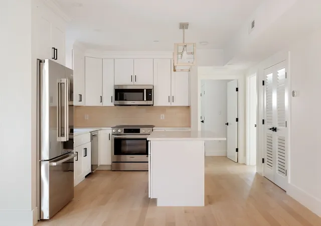 3rd image of 387 Norfolk St, Cambridge, MA 02139