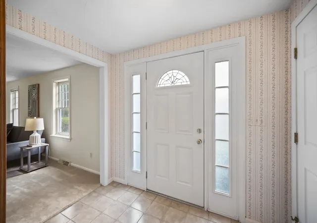 Photo 4 of Sale Pending at 41 Farrington Ln, Marlborough, MA 01752 | MLS# 73550575 | Listing updated on 2026-09-02