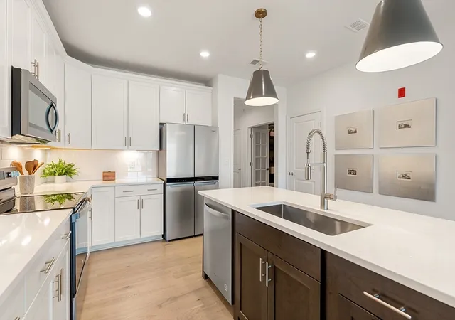 3rd image of 5 Peters Farm Way #7104, Westborough, MA 01581 | MLS# 73539608