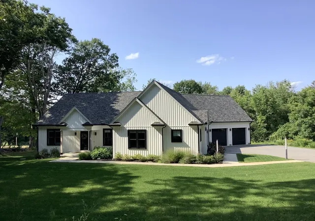 2nd image of 4b Mccarthy Rd, North Brookfield, MA 01535 | MLS# 73563819