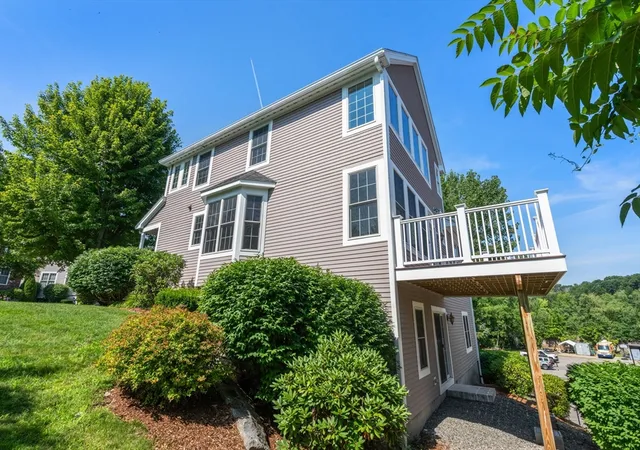 2nd image of 7 Riverwalk Ln, East Walpole, MA 02032
