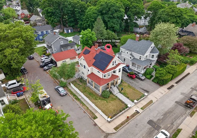 3rd image of 225 Grove St, Melrose, MA 02176 | MLS# 73536999