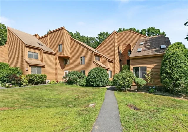 3rd image of 53 Clement Ct #53, Haverhill, MA 01832 | MLS# 73548034