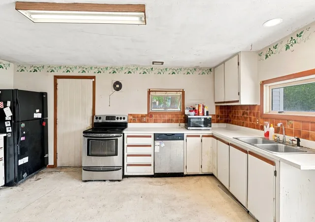 5th image of 227 S Main St, Coventry, RI 02816 | MLS# 73556650
