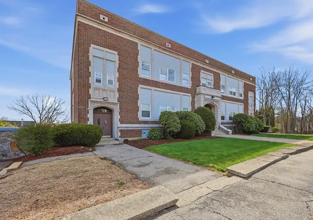 Homes for sale in Worcester, MA | 21 Middlesex Avenue, Worcester, MA 01604 | Houzeo
