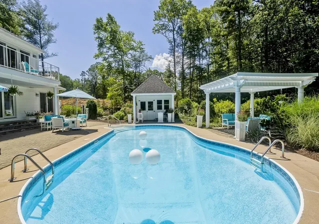 2nd image of 183 Loomis Rdg, Westfield, MA 01085 | MLS# 73507975