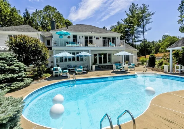 Photo 3 of Single family home for sale at 183 Loomis Rdg, Westfield, MA 01085 | MLS# 73507975 | Listing updated on 2026-08-05