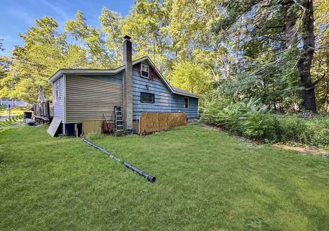 Photo 3 of Sale Pending at 218 Old Groveland Rd, Haverhill, MA 01835 | MLS# 73430724 | Listing updated on 2025-11-10