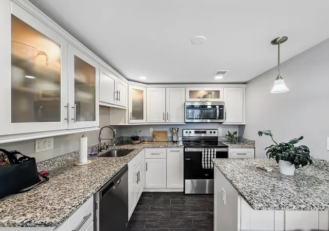 Listing Photo 4 - Condo for sale in building located at 468 Salem St, Malden, MA 02148