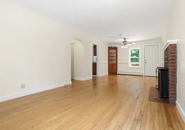 4th image of 983 Rindge Rd, Fitchburg, MA 01420 | MLS# 73549607