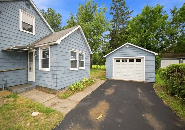 Photo 3 of Single family home for sale at 132 Miller St, Springfield, MA 01104 | MLS# 73566540 | Listing updated on 2026-09-14