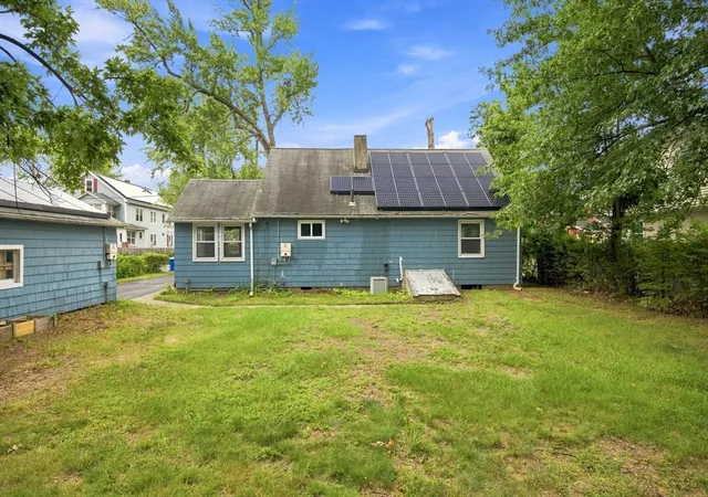 Photo 3 of Single family home for sale at 132 Miller St, Springfield, MA 01104 | MLS# 73566540 | Listing updated on 2026-09-28
