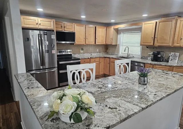 3rd image of 10 Marmion Ave, Worcester, MA 01606 | MLS# 73563460