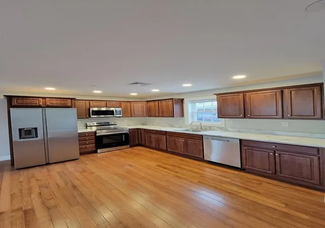 3rd image of 944 Warren Ave, Brockton, MA 02301