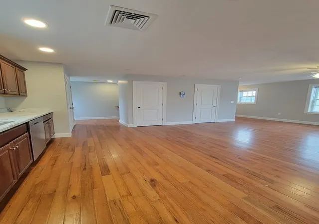 4th image of 944 Warren Ave, Brockton, MA 02301
