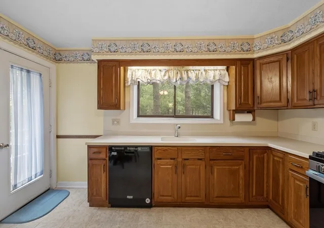 Listing Photo 5 - Condo for sale in building located at 10 Celestial Wy, Salem, MA 01970 - Unit #18D