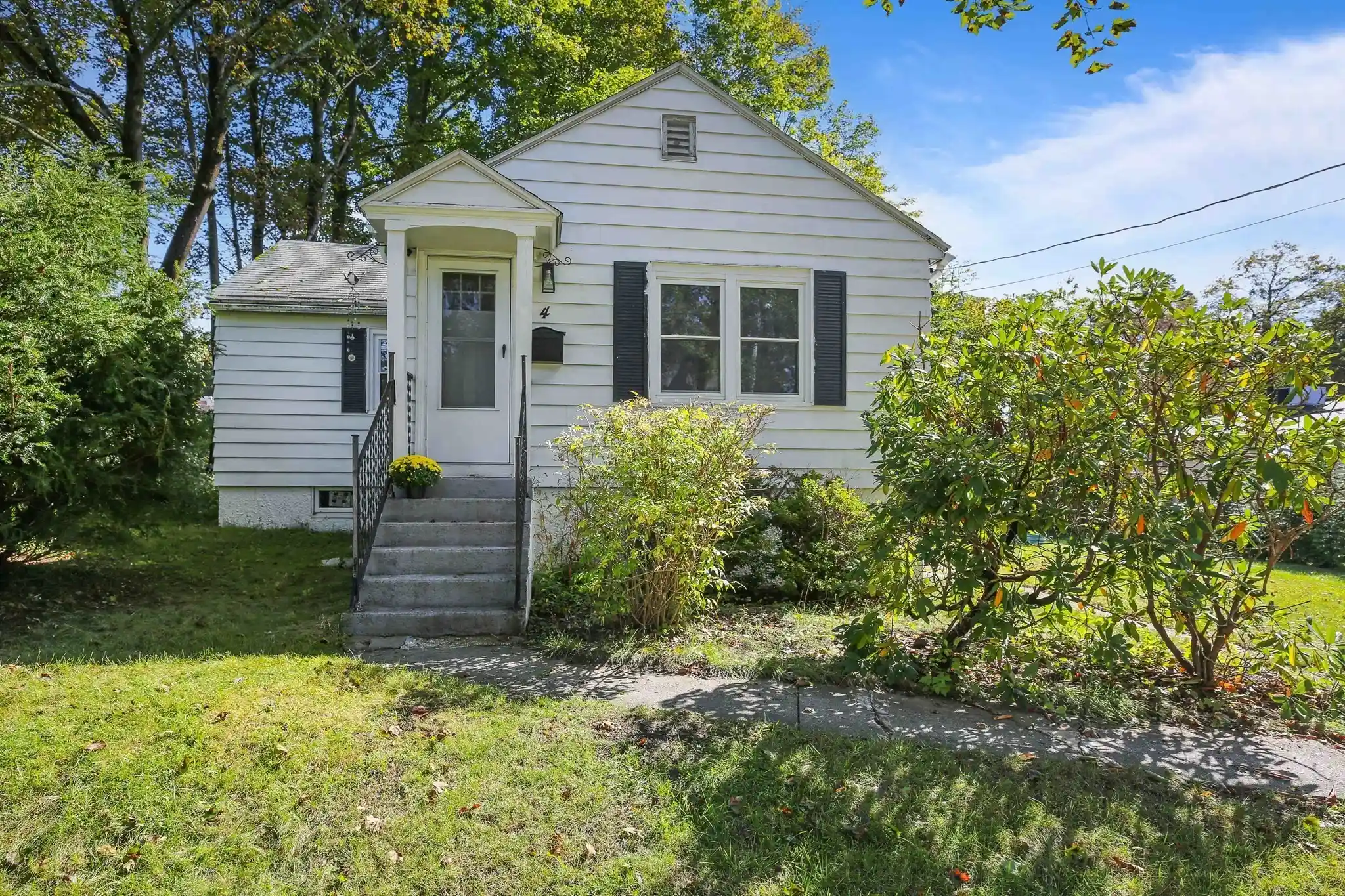 Photo 1 of Sale Pending at 4 Pomona Rd, Worcester, MA 01602 | MLS# 73582117 | Listing updated on 2026-10-21