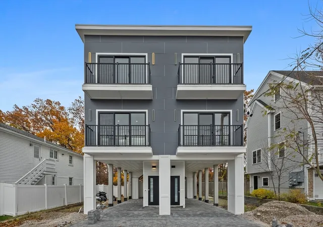 Listing Photo 1 - Condo for sale in building located at 599 Sea St, Quincy, MA 02169 - Unit #1