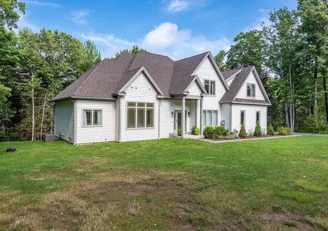 Photo 3 of Single family home for sale at 114 Lindenridge, Amherst, MA 01002 | MLS# 73562623 | Listing updated on 2026-09-11
