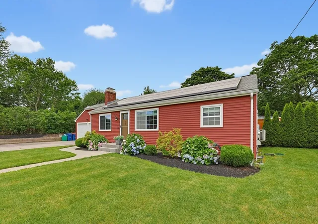 2nd image of 11 Vernon Pl, Seekonk, MA 02771 | MLS# 73550459