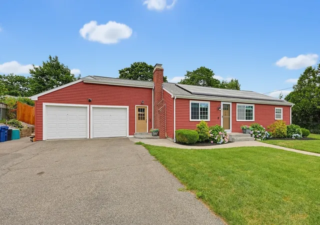 3rd image of 11 Vernon Pl, Seekonk, MA 02771 | MLS# 73550459