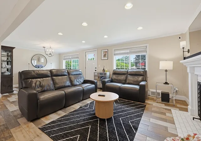 4th image of 11 Vernon Pl, Seekonk, MA 02771 | MLS# 73550459