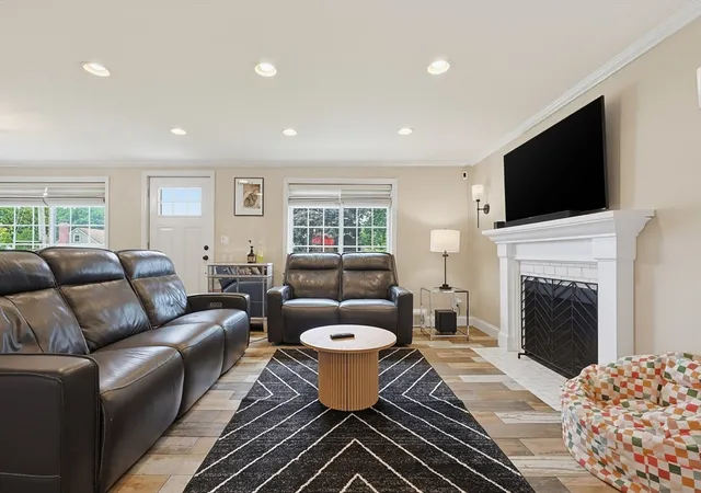 5th image of 11 Vernon Pl, Seekonk, MA 02771 | MLS# 73550459