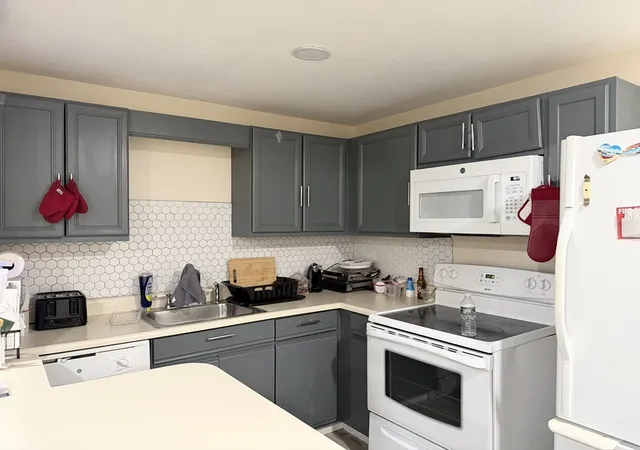 Homes for sale in New Bedford, MA | 1261 Church Street #13, New Bedford, MA 02745 | MLS# 73543562