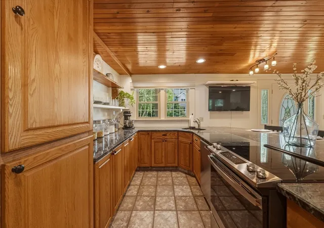 5th image of 90 Rounsevell Rd, Tewksbury, MA 01876 | MLS# 73551171