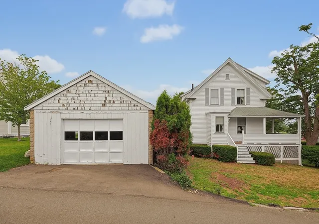 Photo 3 of Single family home for sale at 42 Flash Rd, Nahant, MA 01908 | MLS# 73551163 | Listing updated on 2026-09-15