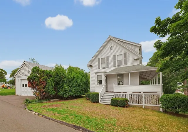 Photo 4 of Single family home for sale at 42 Flash Rd, Nahant, MA 01908 | MLS# 73551163 | Listing updated on 2026-09-15