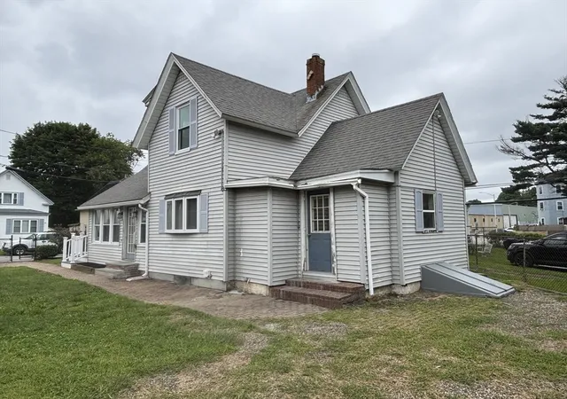 4th image of 31 Woodward St, Worcester, MA 01610 | MLS# 73565936