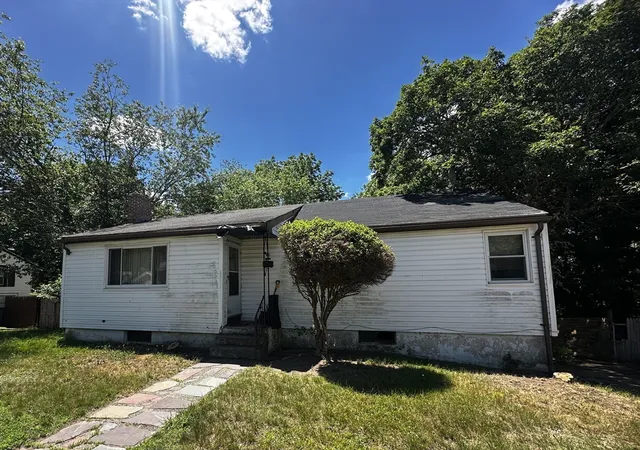 Homes for sale in Randolph, MA | 40 Cross St, Randolph, MA 02368 | MLS# 73539247