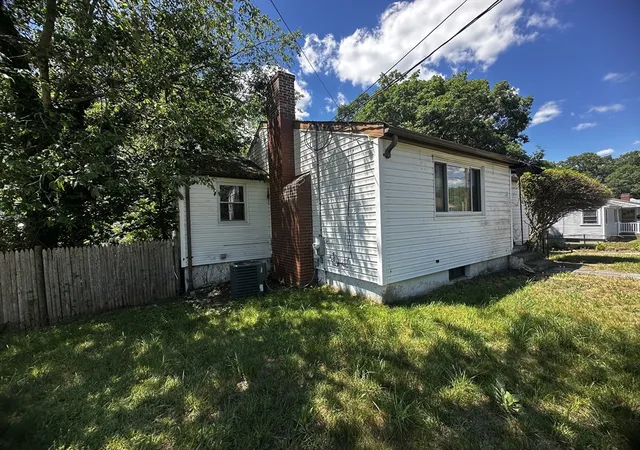 Homes for sale in Randolph, MA | 40 Cross St, Randolph, MA 02368 | MLS# 73539247