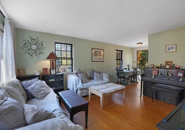 3rd image of 51 Lantern Ln, Vineyard Haven, MA 02568 | MLS# 73503536