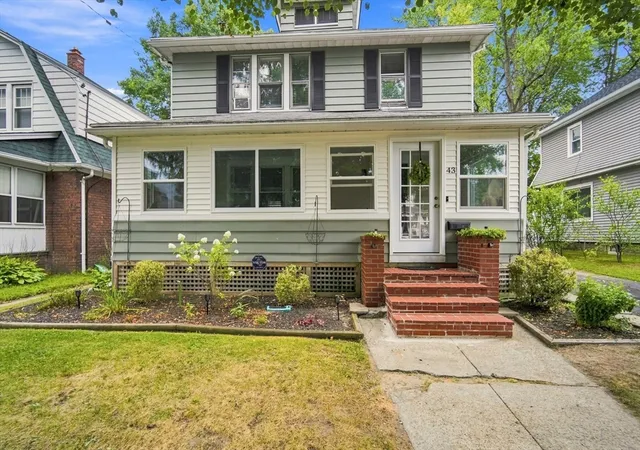 Photo 3 of Sale Pending at 43 Corona St, Springfield, MA 01104 | MLS# 73568236 | Listing updated on 2026-09-01