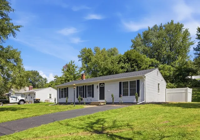 2nd image of 48 Westbrook Rd, South Hadley, MA 01075 | MLS# 73566201